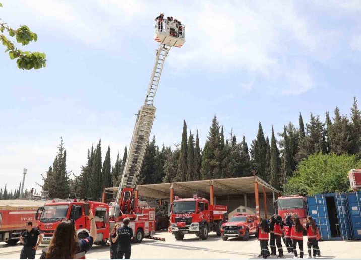 Hatay itfaiyesinden üniversite öğrencilerine yangın eğitimi
