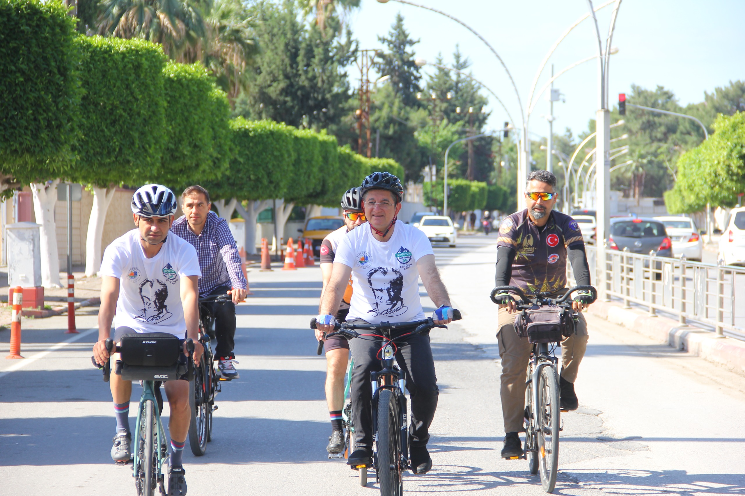 Samsun’a Yola Çıkan Bisikletçiyi Dörtyol Belediye Başkanı Amaç Uğurladı 