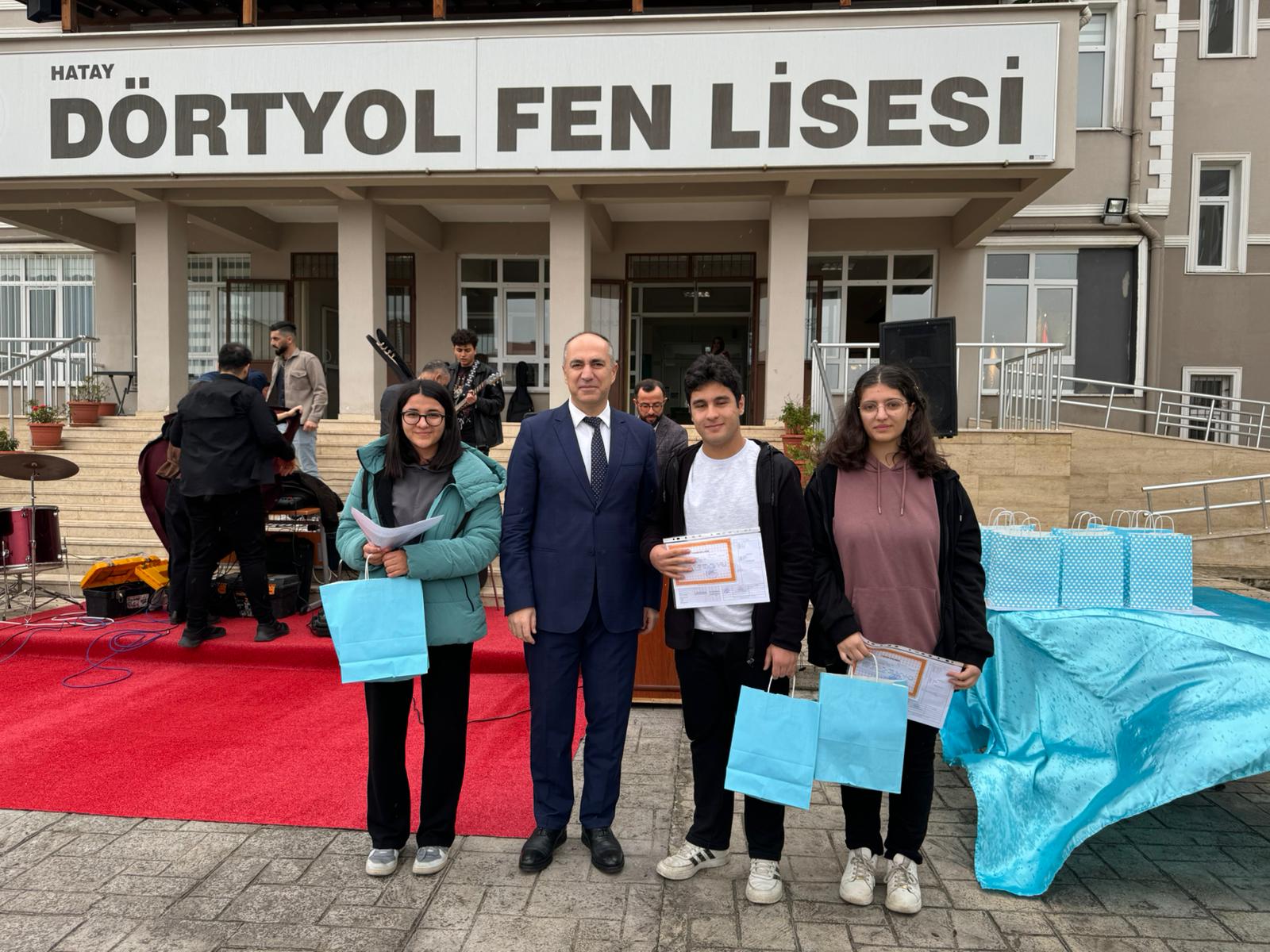 Dörtyol Kaymakamı Ümit Altay Öğrencilerin Karne Törenine Katıldı