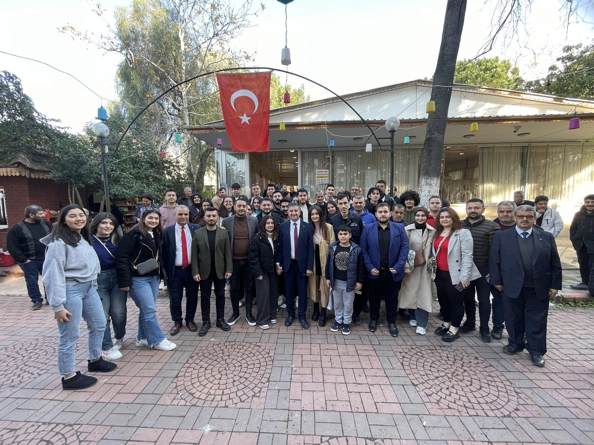 CHP Dörtyol Belediye Başkan Adayı Bahadır Amaç Gençlerle Kucaklaştı